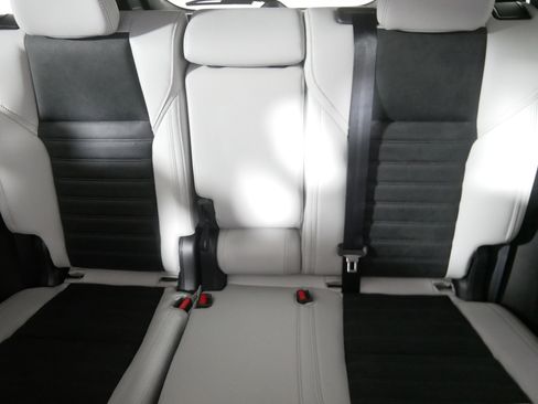 New 2025 Mitsubishi Outlander SE image 3