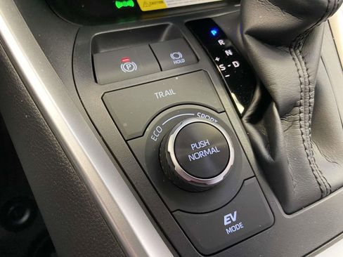 Used 2025 Toyota RAV4 XLE image 24