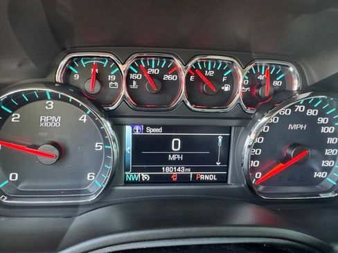 Used 2018 Chevrolet Suburban LT AWD/4WD image 10