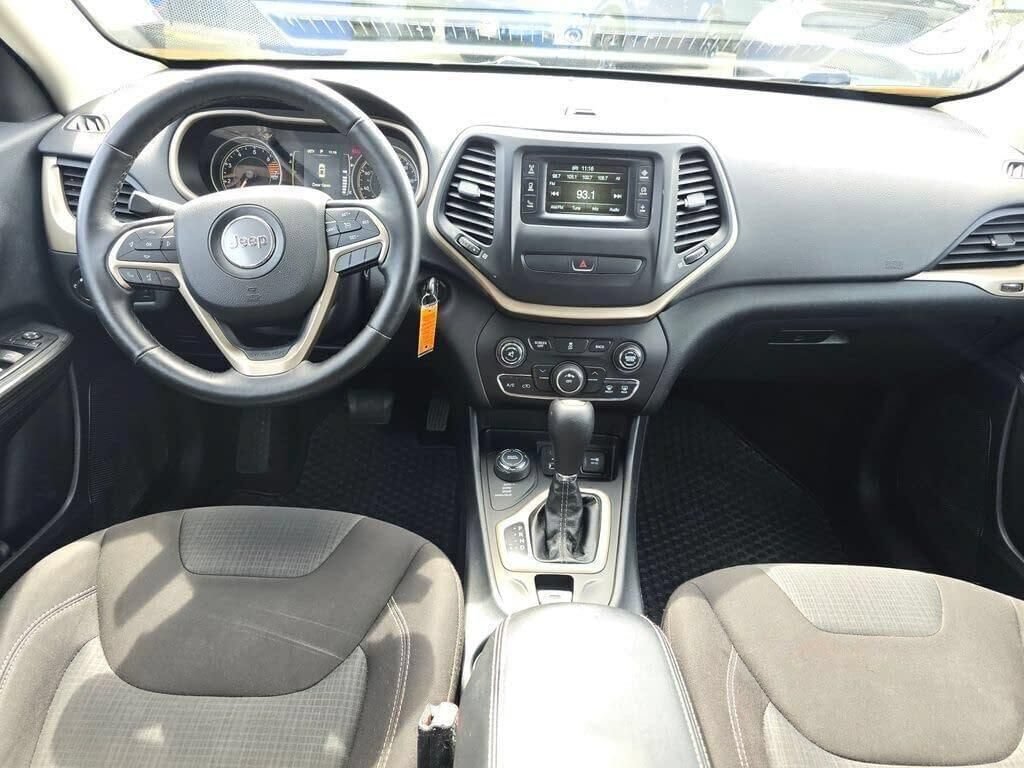 Used 2016 Jeep Cherokee Latitude w/ Cold Weather Group AWD/4WD image 19