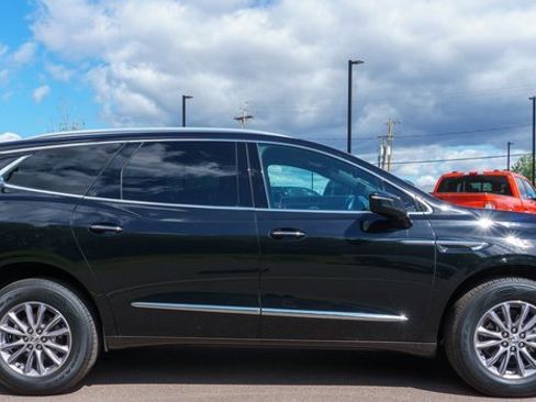 Used 2023 Buick Enclave Essence image 5