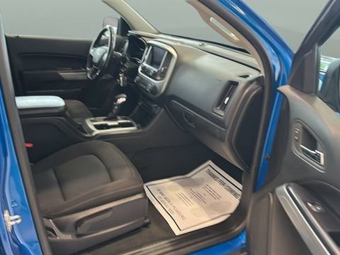 Used 2022 Chevrolet Colorado LT AWD/4WD image 16