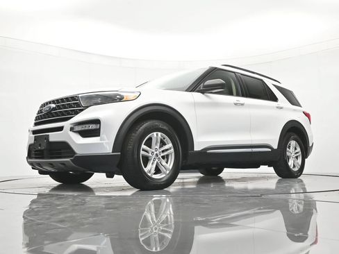 Used 2020 Ford Explorer XLT w/ Equipment Group 202A RWD image 36