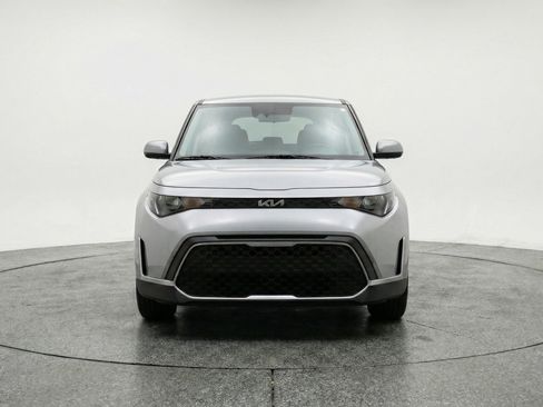 Used 2025 Kia Soul LX w/ LX Technology Package image 2