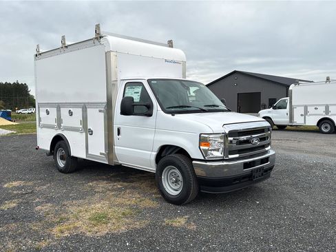 New 2027 Ford E-350 and Econoline 350 Super Duty RWD image 8