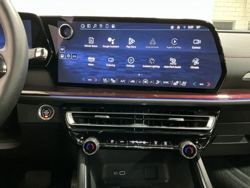 Used 2024 Chevrolet Traverse RS w/ LPO, Floor Liner Package image 5