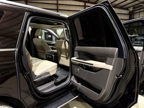 Used 2021 Ford Expedition Max XLT image 21