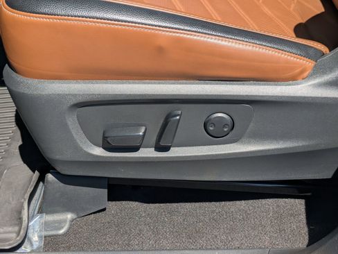 Used 2024 Nissan Pathfinder Platinum w/ Black Appearance Package FWD image 13