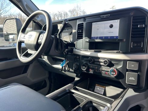 New 2026 Ford F550 4x4 Crew Cab w/ XLT Value Package image 41