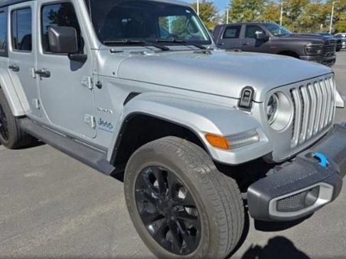 Used 2023 Jeep Wrangler Unlimited Sahara AWD/4WD image 3