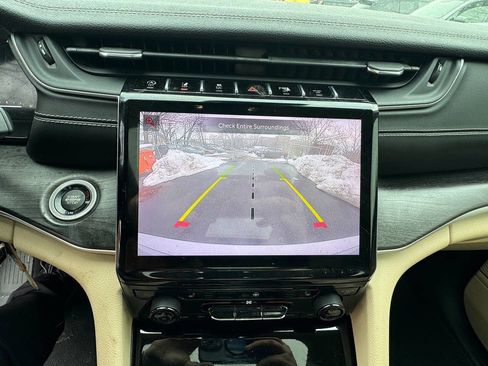 Used 2022 Jeep Grand Cherokee L Limited image 12