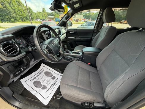 Used 2019 Toyota Tacoma TRD Off-Road w/ Technology Package AWD/4WD image 31