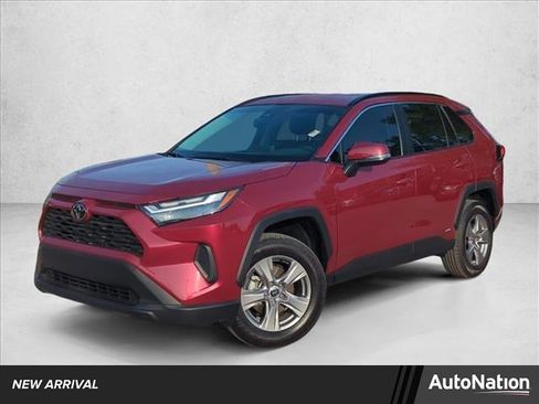 Used 2025 Toyota RAV4 XLE AWD/4WD image 1