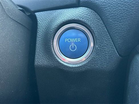 Used 2021 Toyota RAV4 SE image 22