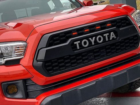 Used 2017 Toyota Tacoma TRD Off-Road image 30