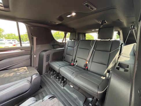 Used 2025 Cadillac Escalade ESV Premium Luxury w/ LPO, Radiant Package AWD/4WD image 33