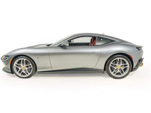 Certified 2022 Ferrari Roma RWD image 3