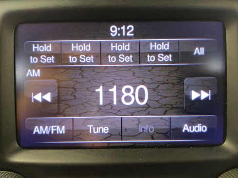 Used 2018 Jeep Compass Latitude FWD image 25