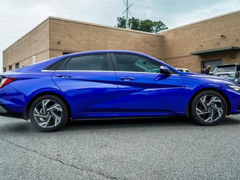Certified 2025 Hyundai Elantra SEL FWD image 6