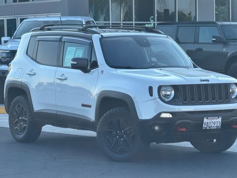 Used 2018 Jeep Renegade Trailhawk image 2
