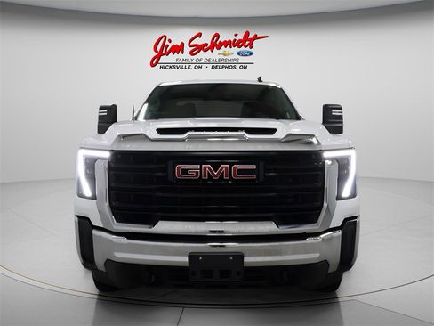 Used 2024 GMC Sierra 2500 Pro w/ Convenience Package image 3