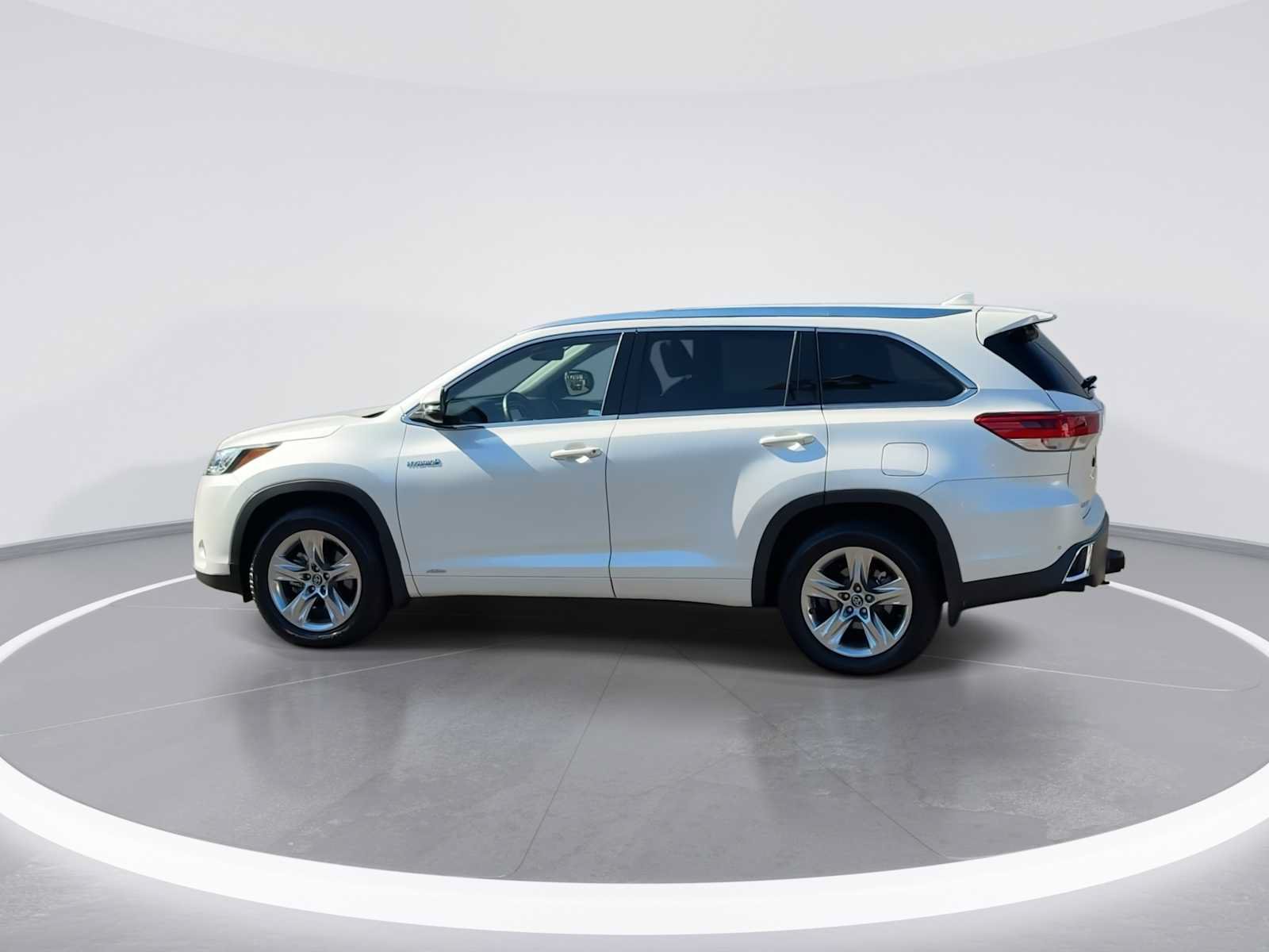 Certified 2019 Toyota Highlander Limited AWD/4WD image 5
