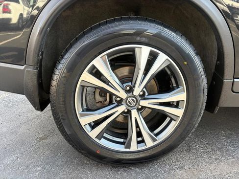 Used 2019 Nissan Rogue SV w/ Premium Package image 25