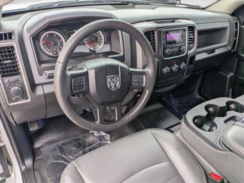 Used 2019 RAM 1500 Tradesman w/ Chrome Appearance Group RWD image 10