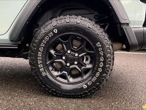 Used 2023 Jeep Wrangler Unlimited w/ Sun & Screen Package AWD/4WD image 9