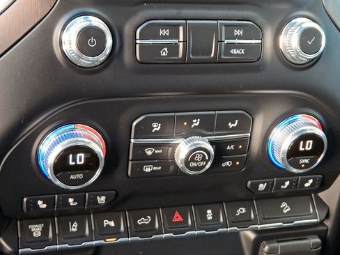 Used 2020 GMC Sierra 2500 AT4 w/ AT4 Premium Package image 18