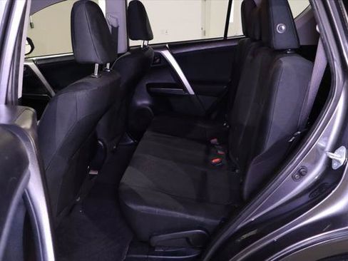 Used 2018 Toyota RAV4 LE FWD image 25