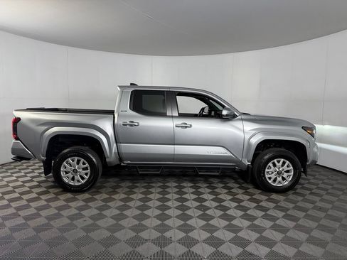 Used 2025 Toyota Tacoma SR5 AWD/4WD image 3