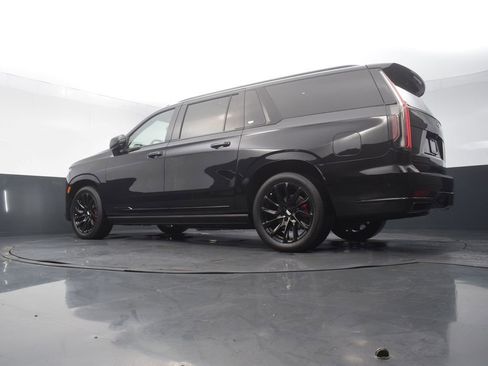 Used 2023 Cadillac Escalade ESV Sport w/ LPO, ONYX Package AWD/4WD image 52