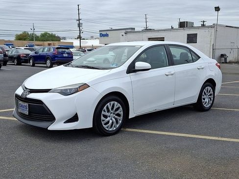 Used 2018 Toyota Corolla LE FWD image 3