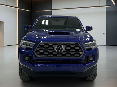 Used 2023 Toyota Tacoma TRD Sport w/ TRD Premium Sport Package AWD/4WD image 4