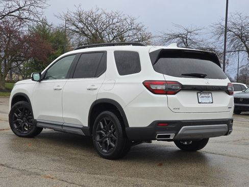 New 2025 Honda Pilot Touring image 18