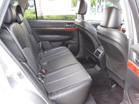 Used 2011 Subaru Outback 3.6R Limited image 28