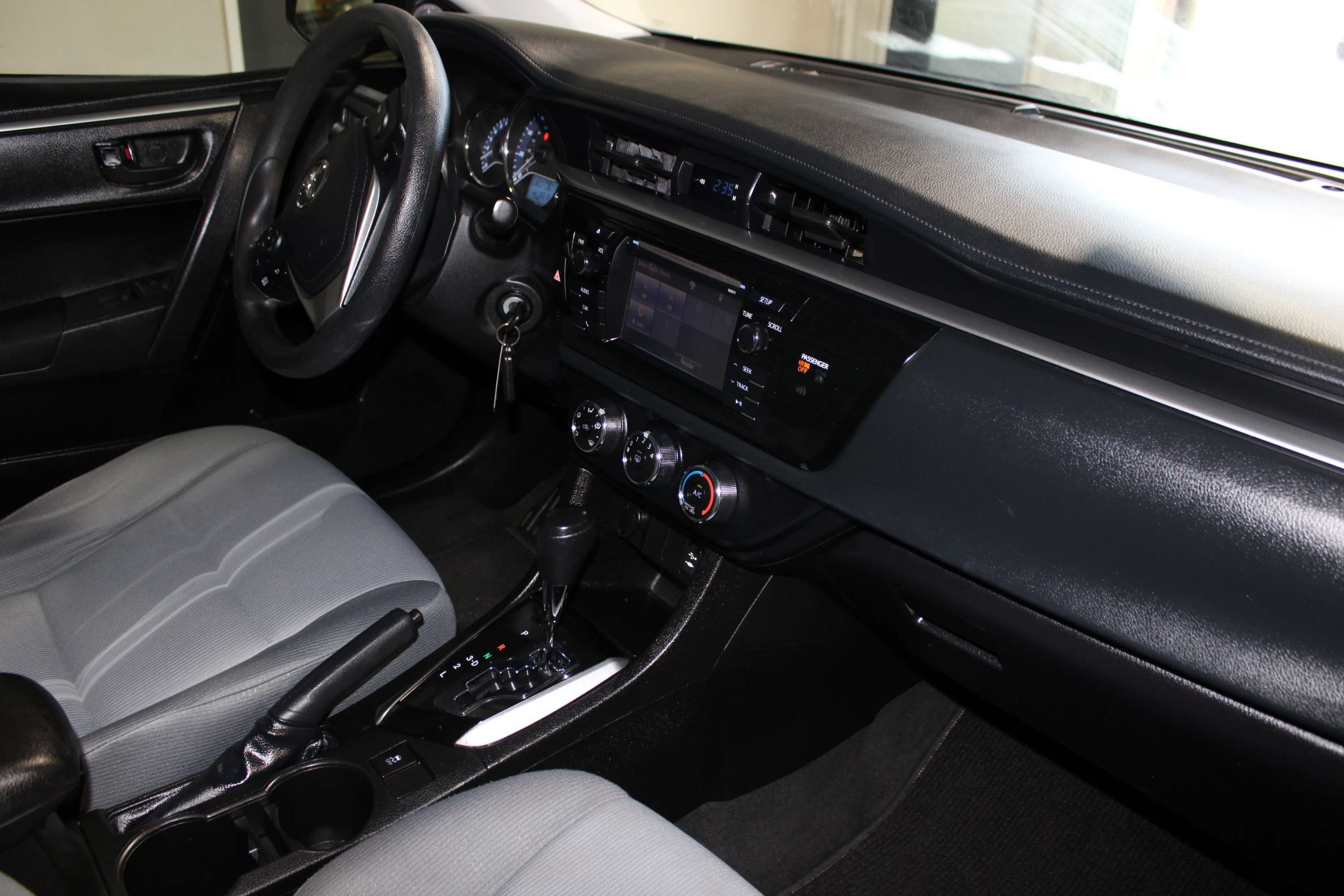 Used 2016 Toyota Corolla L FWD image 24