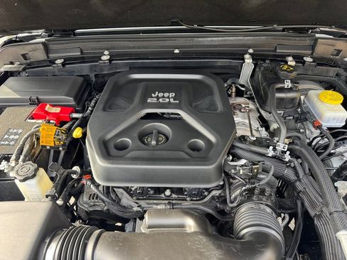 Used 2022 Jeep Wrangler Unlimited Sport image 9