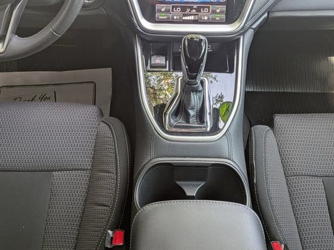 Used 2024 Subaru Outback Premium AWD/4WD image 18