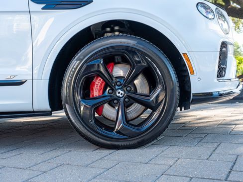 Used 2023 Bentley Bentayga image 6