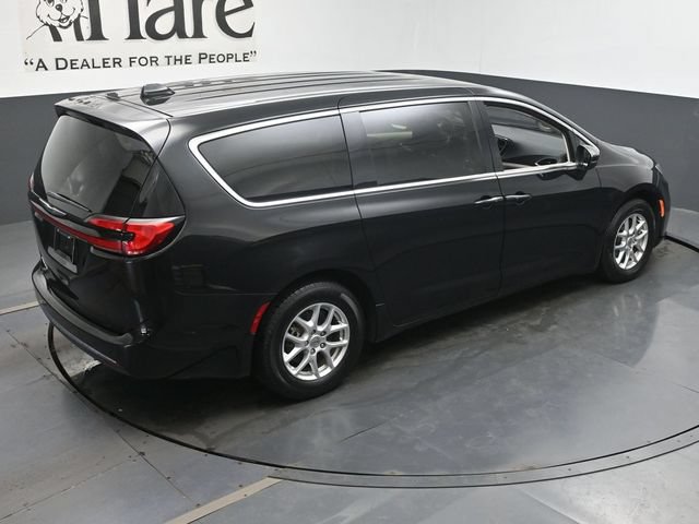 Used 2023 Chrysler Pacifica Touring-L FWD image 44