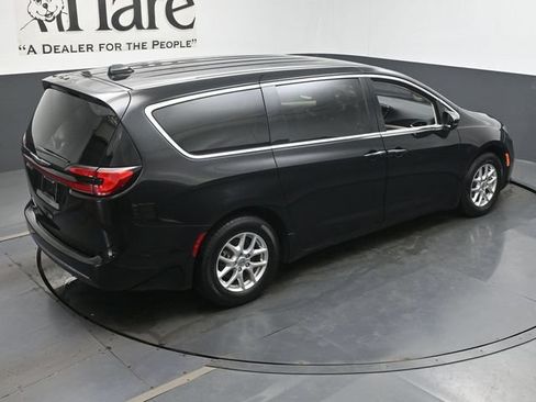 Used 2023 Chrysler Pacifica Touring-L FWD image 44
