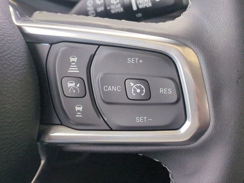 Used 2025 Jeep Wrangler Unlimited Sahara AWD/4WD image 27