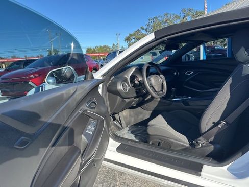 Used 2017 Chevrolet Camaro SS image 2