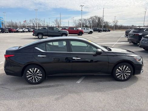 Used 2025 Nissan Altima 2.5 SV image 4