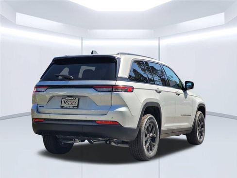 New 2026 Jeep Grand Cherokee Altitude AWD/4WD image 4