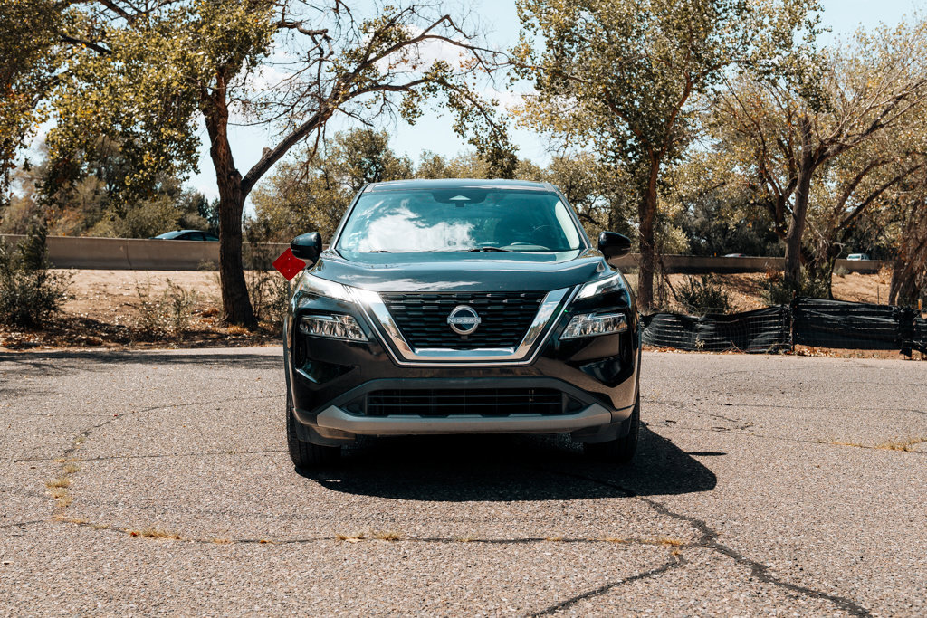 Used 2022 Nissan Rogue SV AWD/4WD image 2