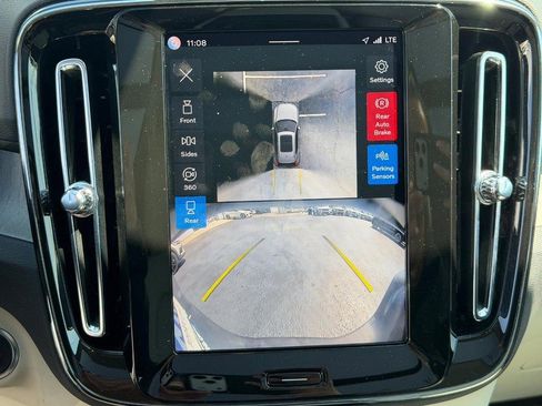 Certified 2025 Volvo XC40 B5 Ultra AWD/4WD image 23