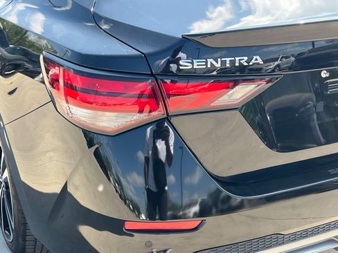 Used 2023 Nissan Sentra SR w/ SR Premium Package image 12